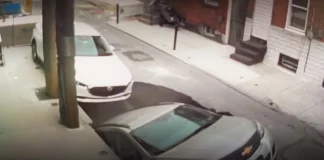 ΗΠΑ: Η στιγμή που τεράστια τρύπα στο δρόμο «καταπίνει» αυτοκίνητο – (VIDEO)