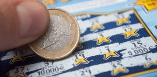 Γαλλία: Άστεγοι κέρδισαν 500.000 ευρώ σε ξυστό που αγόρασαν με κλεμμένη κάρτα, ο ιδιοκτήτης τους ψάχνει για να τα μοιραστούν