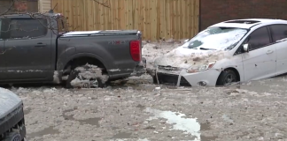 Ντιτρόιτ: Πρώτα πλημμύρισαν και μετά πάγωσαν – Περιμένουν να ανέβει η θερμοκρασία για να πάρουν τα αυτοκίνητα