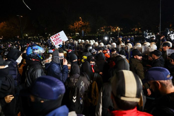 Τουρκία: Οκτώ δημοσιογράφοι που κάλυπταν τις αντικυβερνητικές διαδηλώσεις παραμένουν φυλακισμένοι