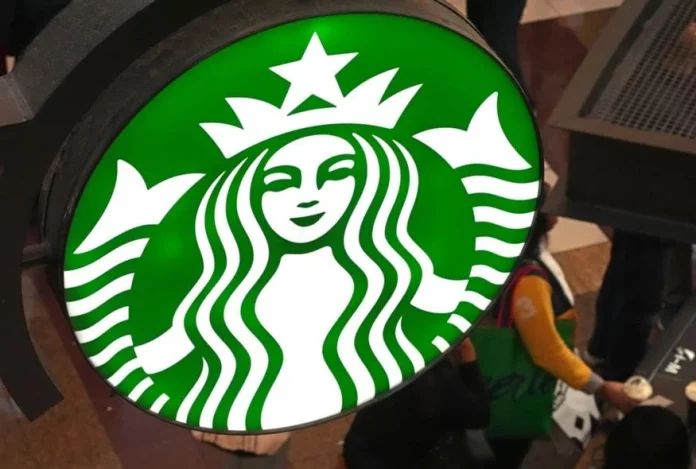 Starbucks: Αποζημίωσαν με 50 εκατομμύρια δολάρια διανομέα που κάηκε από ζεστό ρόφημα