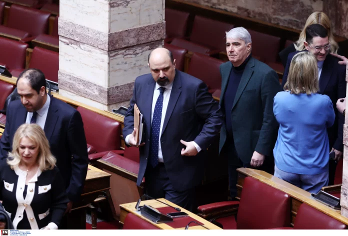Βουλή: «Ναι» στη σύσταση προανακριτικής για Τριαντόπουλο από 277 βουλευτές