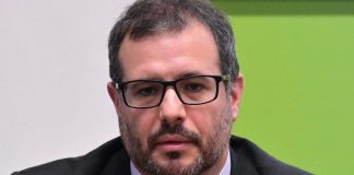 Κάποιοι ψεύδονται