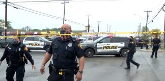 Βίντεο: Αστυνομικός στο Σαν Αντόνιο των ΗΠΑ σταματάει αυτοκίνητο για έλεγχο και ξεσπάει… πόλεμος