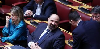 Συνεδρίαση στη Βουλή για τα Τέμπη: Σε εξέλιξη η συζήτηση για τη σύσταση προανακριτικής για τον Τριαντόπουλο