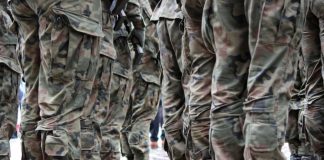 H Ευρώπη στα όπλα, ακόμη και οι γυναίκες στα χακί