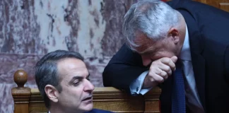 Μητσοτάκης και Βορίδης: Το… Κέντρο αγκαλιά με τα (δεξιά) άκρα