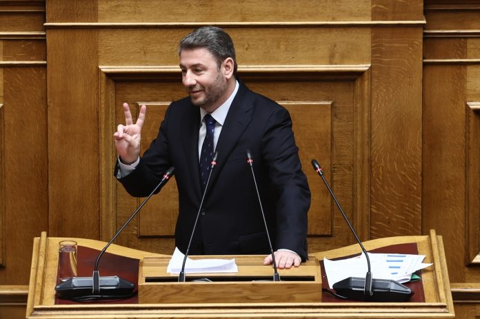 Ανδρουλάκης σε Μητσοτάκη για την Προανακριτική: “Προσπαθείτε να βγείτε από την πολιτική σας αδυναμία με θεσμικούς ακροβατισμούς”