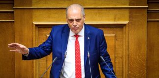 Σε υψηλούς τόνους συνεχίζεται η συζήτηση επί της πρότασης δυσπιστίας