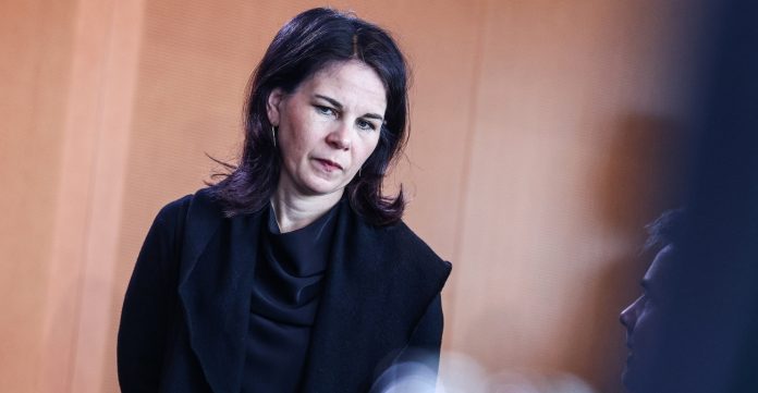Μπέρμποκ: Τώρα πρέπει η Ρωσία να σταματήσει τον πόλεμο, λέει η ΥΠΕΞ της Γερμανίας