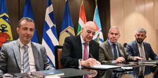 Σκάνδαλο διαρκείας πλέον η υπόθεση καταδικασμένου για κλοπή στρατιωτικού στο γραφείο Δένδια