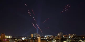 Εκρήξεις ακούστηκαν στο Κίεβο – Τρεις νεκροί σε ουκρανική επίθεση στο Κουρσκ