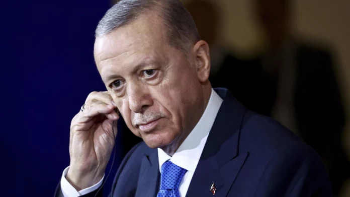 Τηλεφωνική επικοινωνία Ερντογάν – Στάρμερ για την Ουκρανία