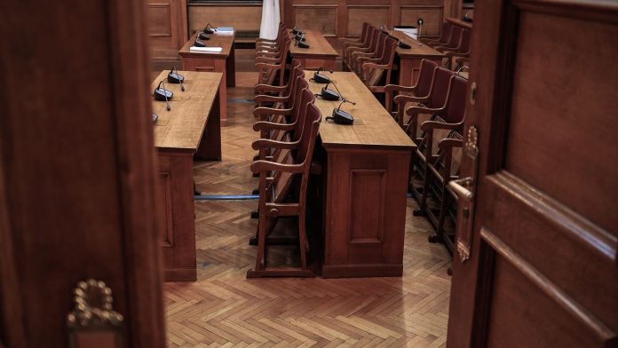 Τέμπη: Επίσημη πρώτη της Προανακριτικής για τον Τραντόπουλο στη σκιά των «γαλάζιων» παραιτήσεων