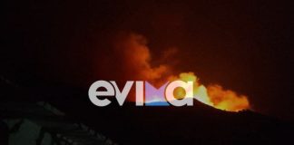 Μαίνεται σε δύσβατο σημείο η φωτιά στους Καλλιανούς της Καρύστου