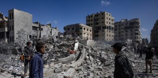 Το Ισραήλ απευθύνει την «τελευταία προειδοποίηση» στη Χαμάς για να απελευθερώσει τους ομήρους και βομβαρδίζει τη Γάζα