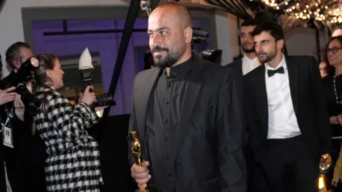 Συνελήφθη βραβευμένος με Όσκαρ Παλαιστίνιος σκηνοθέτης έπειτα από έφοδο εξτρεμιστών εποίκων στη Δυτική Όχθη – (VIDEO)