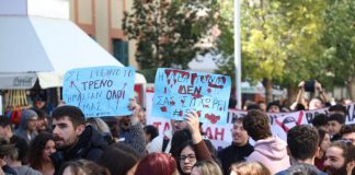 Ηράκλειο : Συγκέντρωση διαμαρτυρίας για την τραγωδία των Τεμπών, στην πλατεία Ελευθερίας