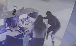 Αγρίνιο: Καρέ-καρέ η κλοπή σε εταιρεία courier