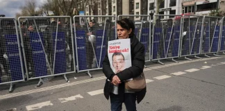 Υπό κράτηση για τέσσερις ημέρες ο Εκρέμ Ιμάμογλου – «Ο λαός θα δώσει απάντηση στα ψέματα και τις συνωμοσίες» το πρώτο του μήνυμα