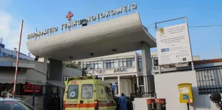 Γυναίκα έπεσε από μπαλκόνι στη Θεσσαλονίκη και κατέληξε σε αυτοκίνητο