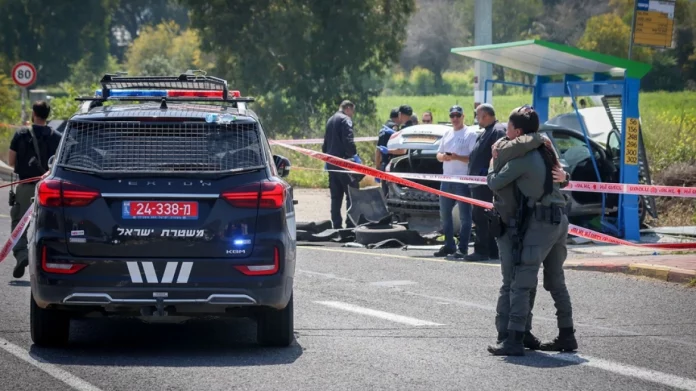 Ισραήλ: Τρομοκράτης μαχαίρωσε στρατιώτη και πυροβόλησε 75χρονο που οδηγούσε το αυτοκίνητό του