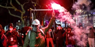 Εισαγγελείς ζητούν την προφυλάκιση του Ιμάμογλου και τεσσάρων συνεργατών του