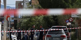 Κορωπί: Ο 51χρονος χτύπησε με κατσαβίδι και άλλο άτομο πριν την επίθεση σε λεωφορείο και αστυνομικό τμήμα- Έχασε το μάτι του το θύμα