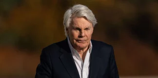 Πάνω από 40 άνδρες κατηγορούν τον πρώην CEO της Abercrombie & Fitch για βιασμό και σεξουαλική κακοποίηση