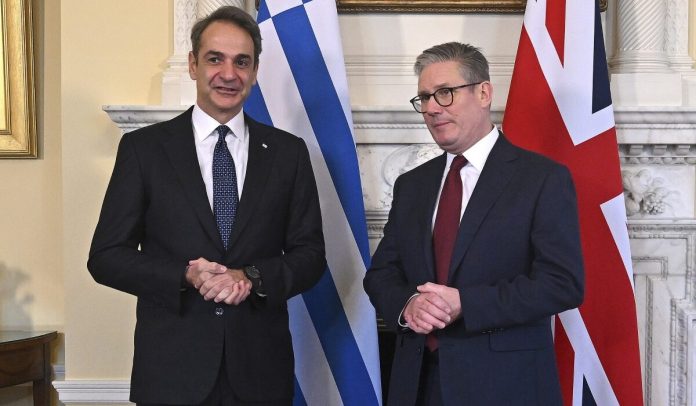 Γιατί το Λονδίνο σνομπάρει την Αθήνα