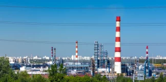 Ουκρανικά drones έπληξαν διυλιστήριο στη Μόσχα, λέει το Κίεβο