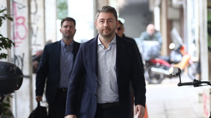 ΠΑΣΟΚ: Γιατί η «επανεκκίνηση» είναι πιο αναγκαία από ποτέ – Η καταγραφή των λαθών και τα επόμενα βήματα Ανδρουλάκη