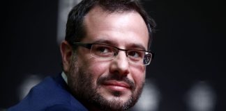 Ο Τσάφος κυριαρχεί στα «γαλάζια πηγαδάκια» της Βουλής