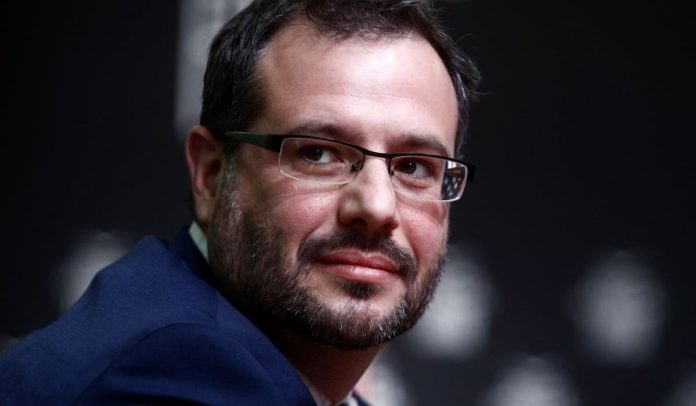 Ο Τσάφος κυριαρχεί στα «γαλάζια πηγαδάκια» της Βουλής