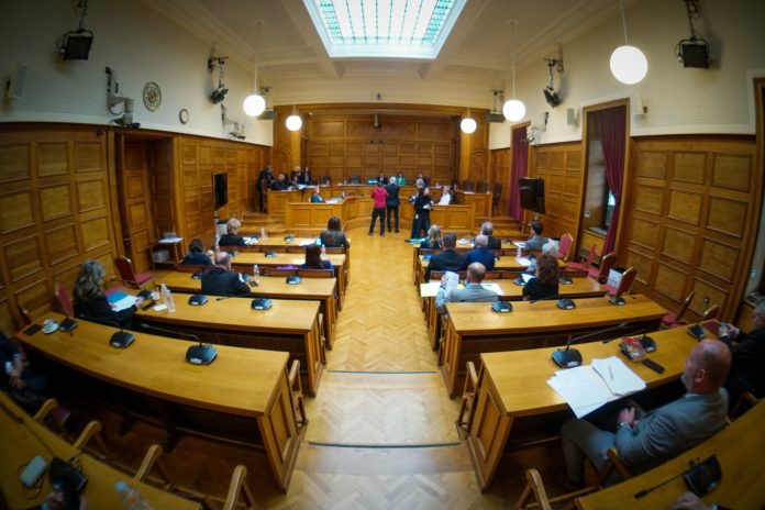 Ένταση στην προανακριτική για Τριαντόπουλο: Να συνεχιστεί κανονικά ζητάει η αντιπολίτευση, καταγγέλλει νέα συγκάλυψη