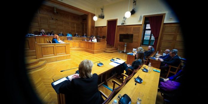 ΝΔ: Ευτελίζει Βουλή και Σύνταγμα για να σωθεί