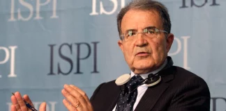 Βίντεο: Ο Ρομάνο Πρόντι τράβηξε τα μαλλιά γυναίκας δημοσιογράφου – «Μα, τι στο καλό με ρωτάτε;»