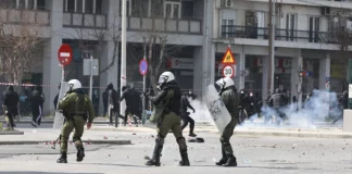 Κακουργηματική δίωξη στον 13χρονο που συνελήφθη στη Θεσσαλονίκη με μολότοφ μετά τα επεισόδια στην πορεία για τα Τέμπη