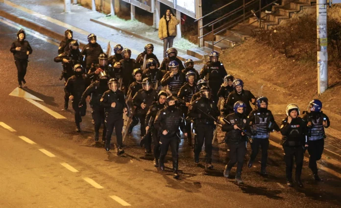 Τουρκία: Δικάστηκε για απάτη με στρατιωτική στολή και αυτή τη φορά συνελήφθη με… αστυνομική