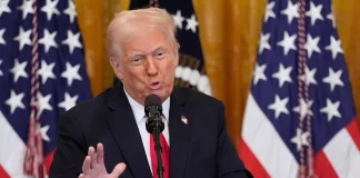 Ο Τραμπ ανακοίνωσε δασμούς 25% σε όλα τα αυτοκίνητα που δεν κατασκευάζονται στις ΗΠΑ