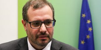 Θύελλα για Τσάφο στην «πρώτη» του στη Βουλή – Λέει ότι επέστρεψε στην Ελλάδα για να βοηθήσει – Την παραίτησή του ζήτησαν τα κόμματα