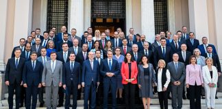 Οι «αιώνιοι» υπουργοί και το rotation του ανασχηματισμού: Τα διλήμματα Μητσοτάκη