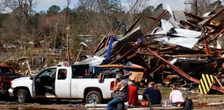 Ανεμοστρόβιλοι και καταιγίδες αφήνουν τουλάχιστον 34 νεκρούς στις νότιες ΗΠΑ – (VIDEO)