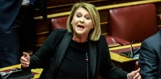 Η Βούλτεψη επιδόθηκε σε φωνασκίες και ο Ανδρουλάκης την εξέθεσε