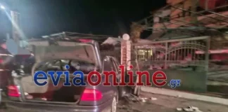 «Καρφώθηκε» σε μάντρα σπιτιού και πήρε φωτιά αυτοκίνητο στη Χαλκίδα