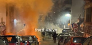 Επεισόδια στη Θεσσαλονίκη μετά την πορεία για τα Τέμπη – Πετροπόλεμος και χημικά (φωτο & video)
