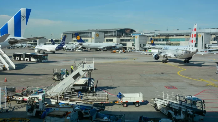 Παραλύουν τα γερμανικά αεροδρόμια λόγω απεργιών τη Δευτέρα