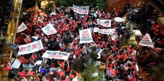 Εισβολή διαδηλωτών στον Trump Tower με σύνθημα «σταματήστε να εξοπλίζετε το Ισραήλ» – 98 συλλήψεις – (VIDEO)