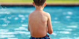 Ρόδος: Συνελήφθη Άγγλος τουρίστας που άφησε μόνο του τρίχρονο αγοράκι σε πισίνα ξενοδοχείου και κόντεψε να πνιγεί