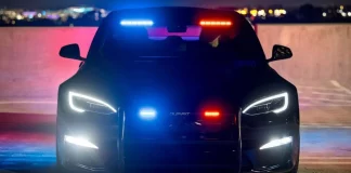 Video: Εκανε παντηλίκια στην παραλιακή μπροστά στην Porsche της Αστυνομίας